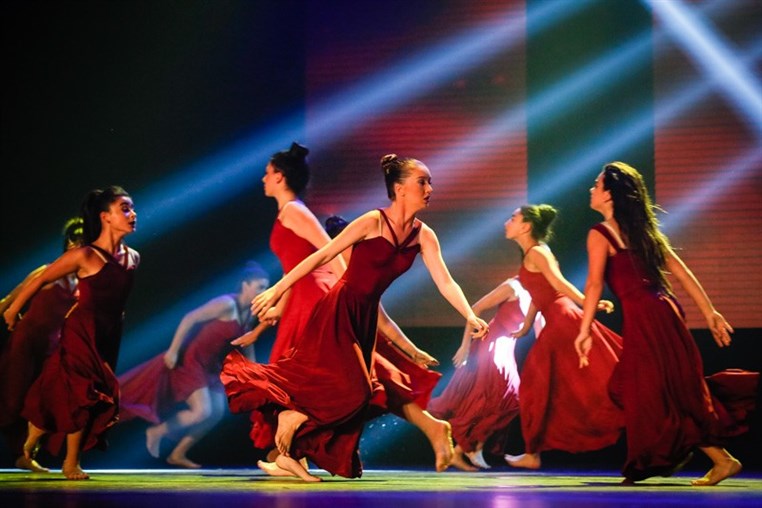 MOVES Dance-Back to the Roots